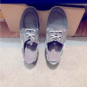 Mens Sz 10 St. John’s Bay Gray Shoes. Good Condition
